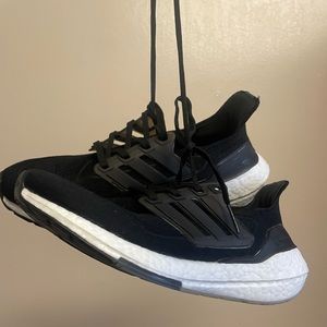 Adidas Womens Ultra Boost 21 FY0402 Black Running Shoes Sneakers Size 7.5